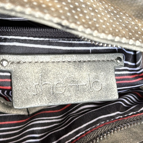 She + Lo Gorgeous Hobo Handbag. Silver color - Picture 7 of 11